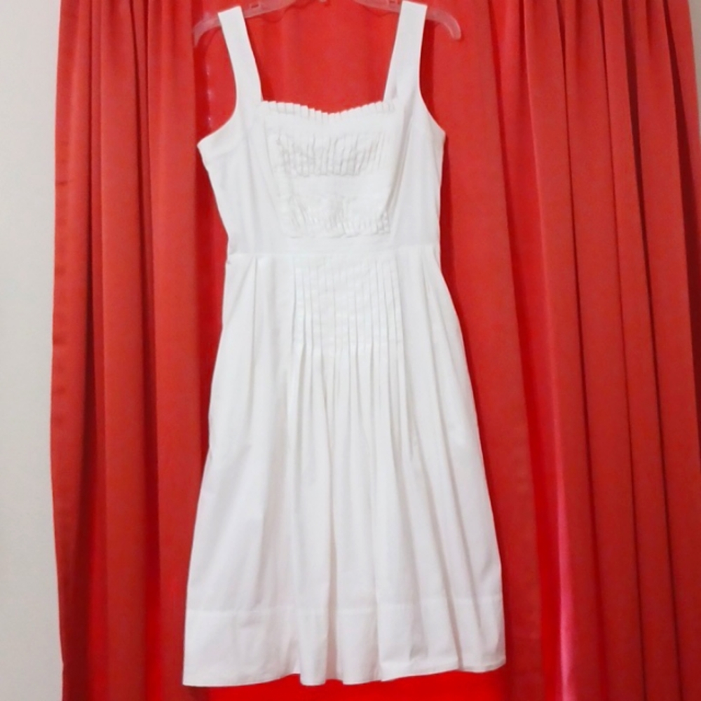 Women's summer dress by Liz clairborne New York.  Size 8 petite.  White color